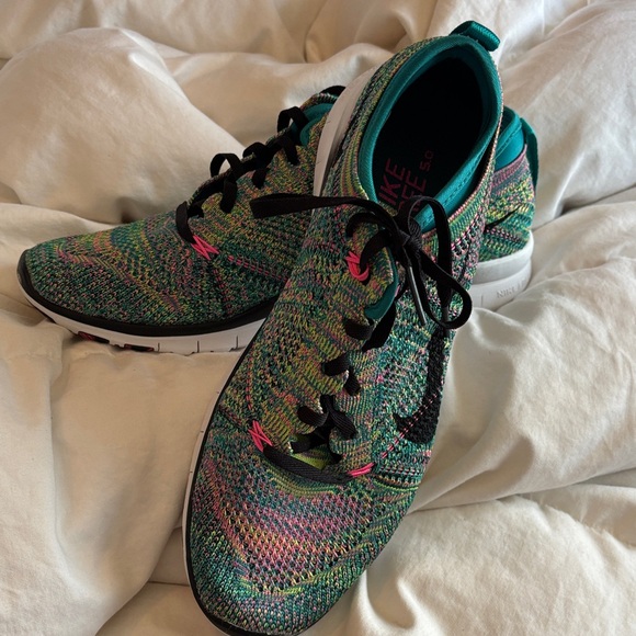 Nike Free TR Flyknit 5.0 multi hyper colored lace up tennis shoe size 7 - Picture 1 of 15